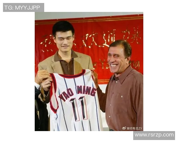 小乔丹与姚明的篮球传奇:两位巨星的辉煌岁月与友谊故事